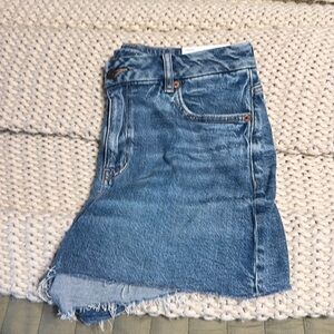 Brand new American Eagle Curvy Mom Shorts, never worn and in perfect condition!